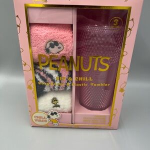 Peanutes Sip & Chill 24.3 OZ Tumbler and 3 Pairs Of Socks. Pink Snoopy Woodstock